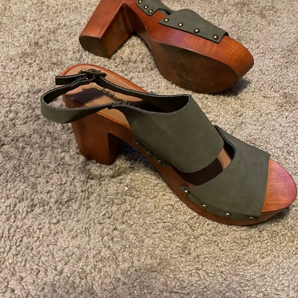 Madden Girl Heels - Picture 1 of 4